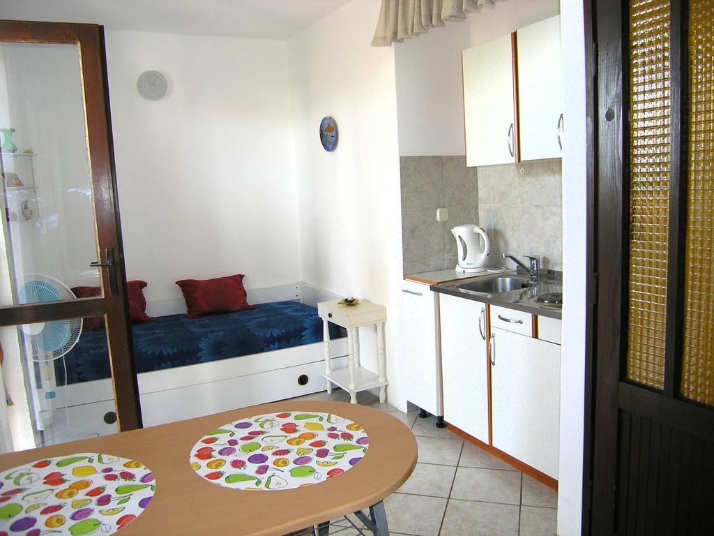 Apartmani Plach Krk Town Exteriör bild
