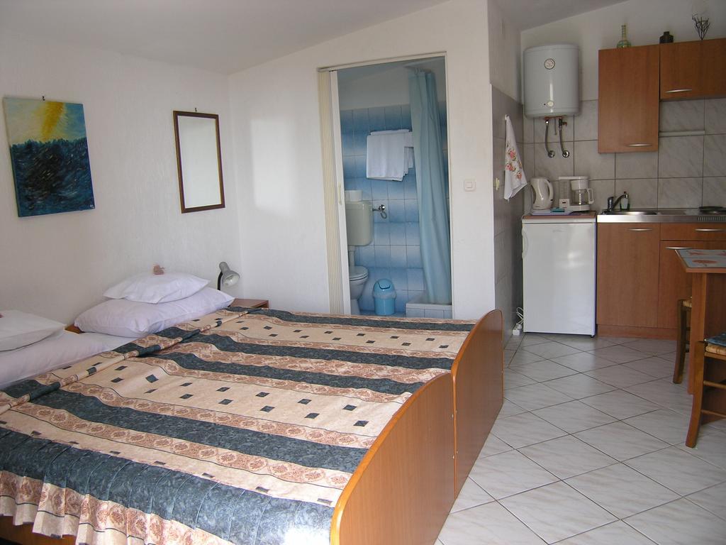 Apartmani Plach Krk Town Exteriör bild